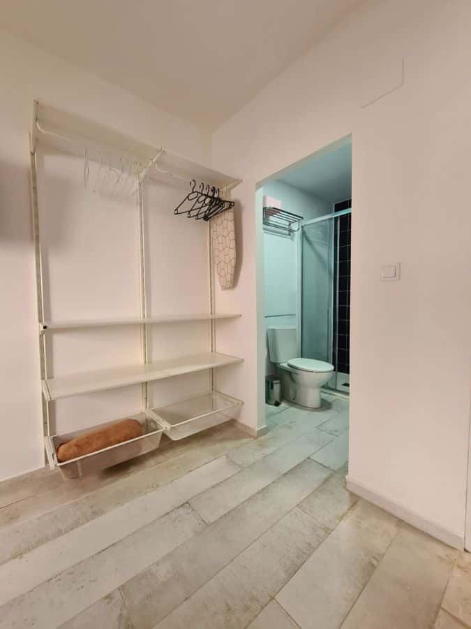 Habitación en piso de 4 habitaciones en Algirós