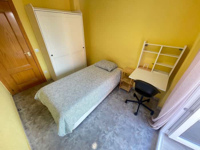 Listing photo thumbnail