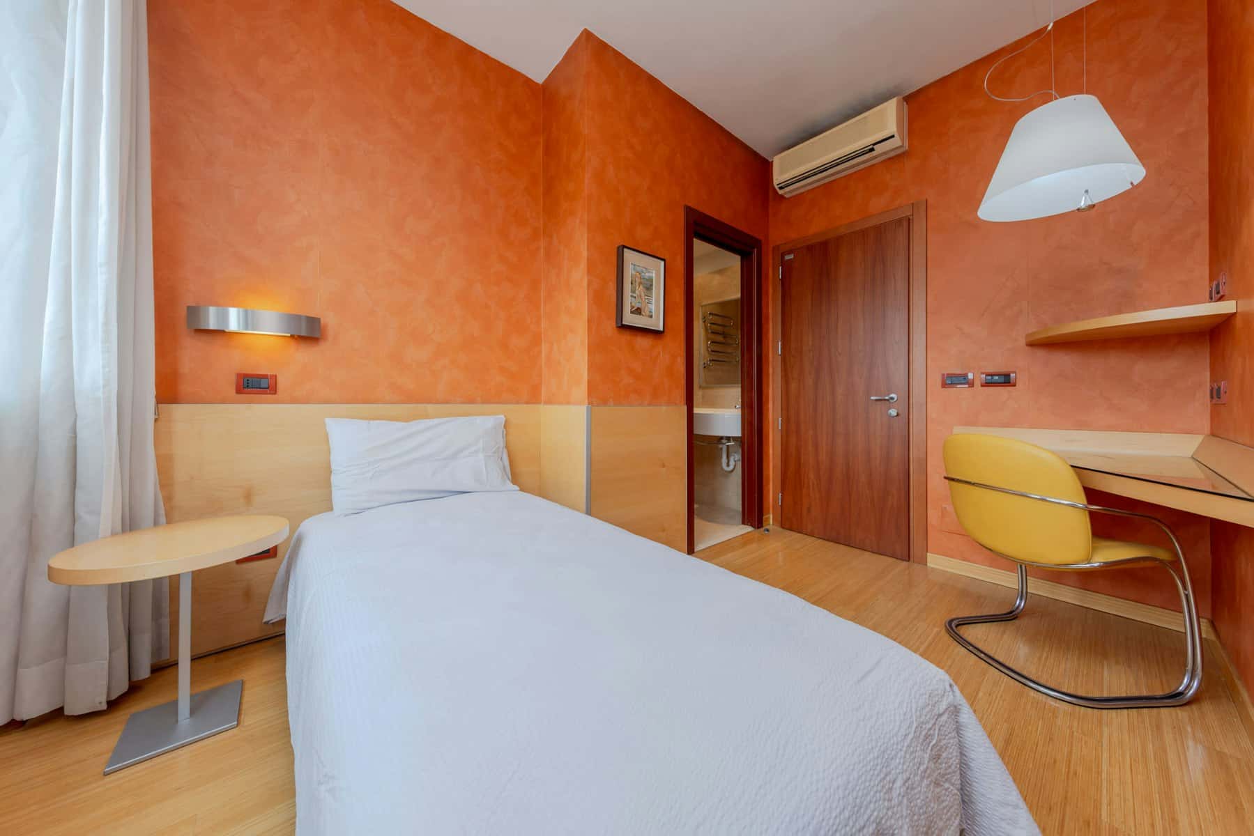 Room in Lungo Dora Napoli, Torino for 1100 m² with 10 bedrooms