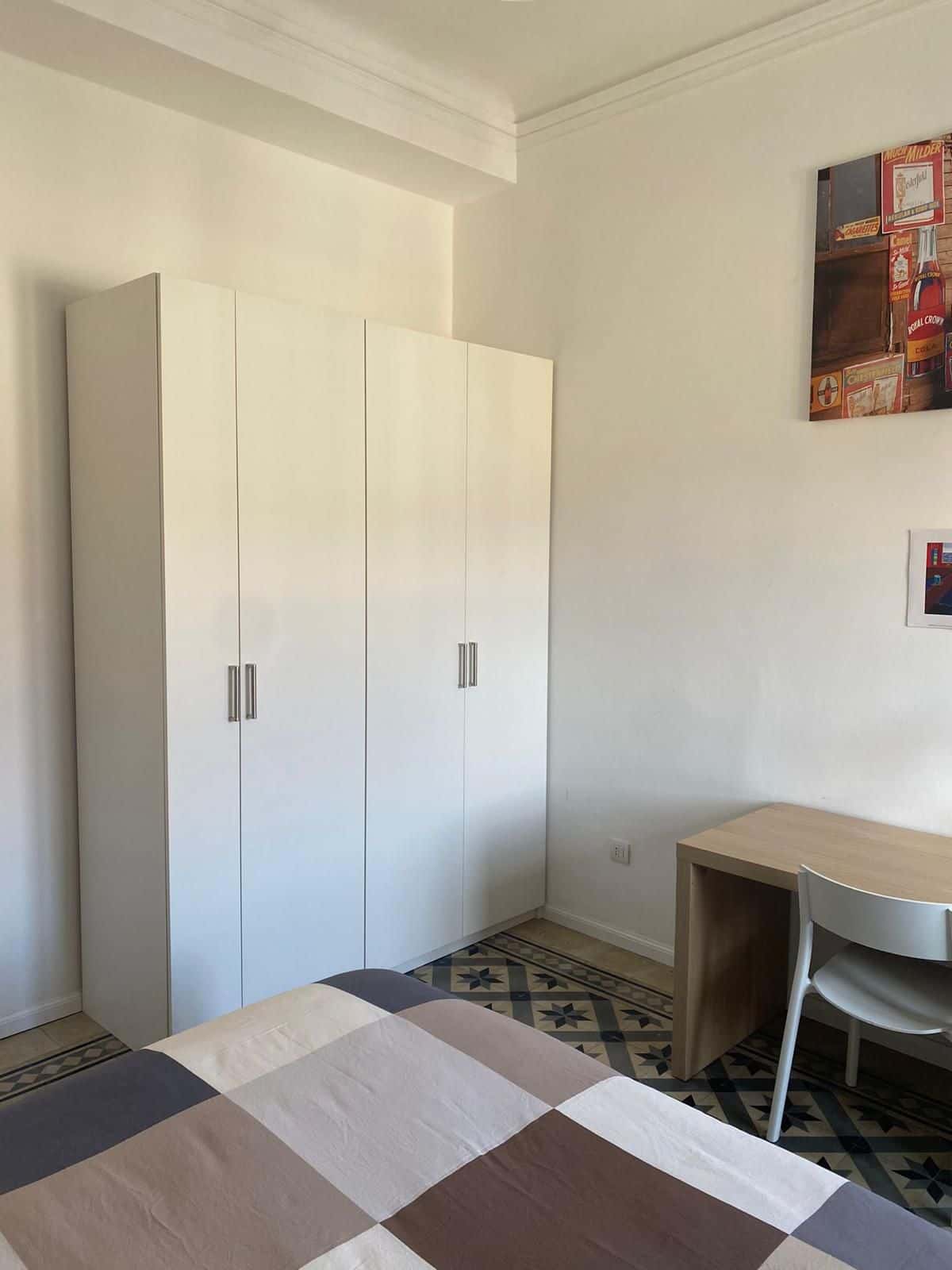 Stanza matrimoniale con affaccio sul Naviglio