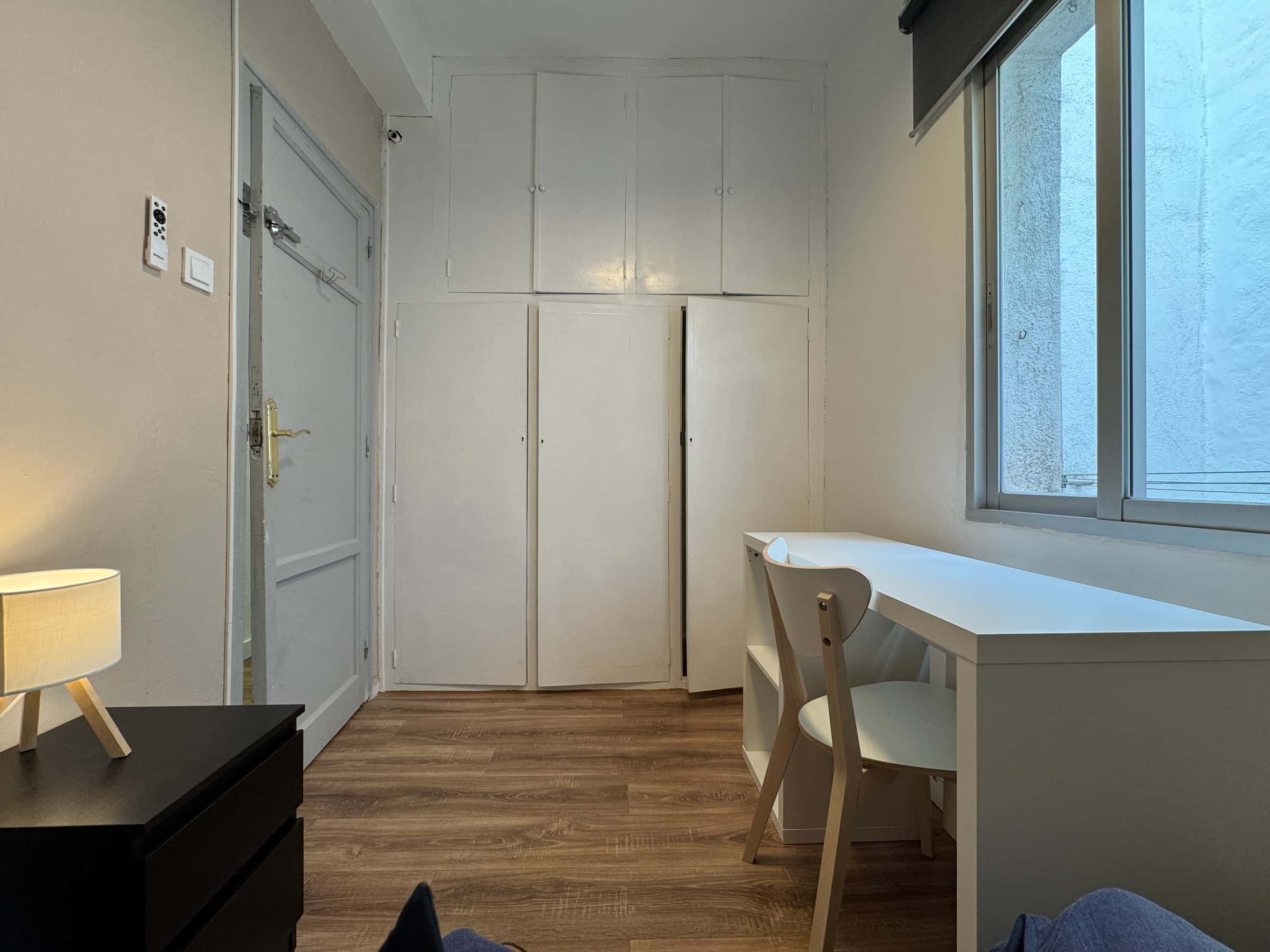 Chambre dans Calle de los Abades, Madrid pour 100 m² avec 5 chambres
