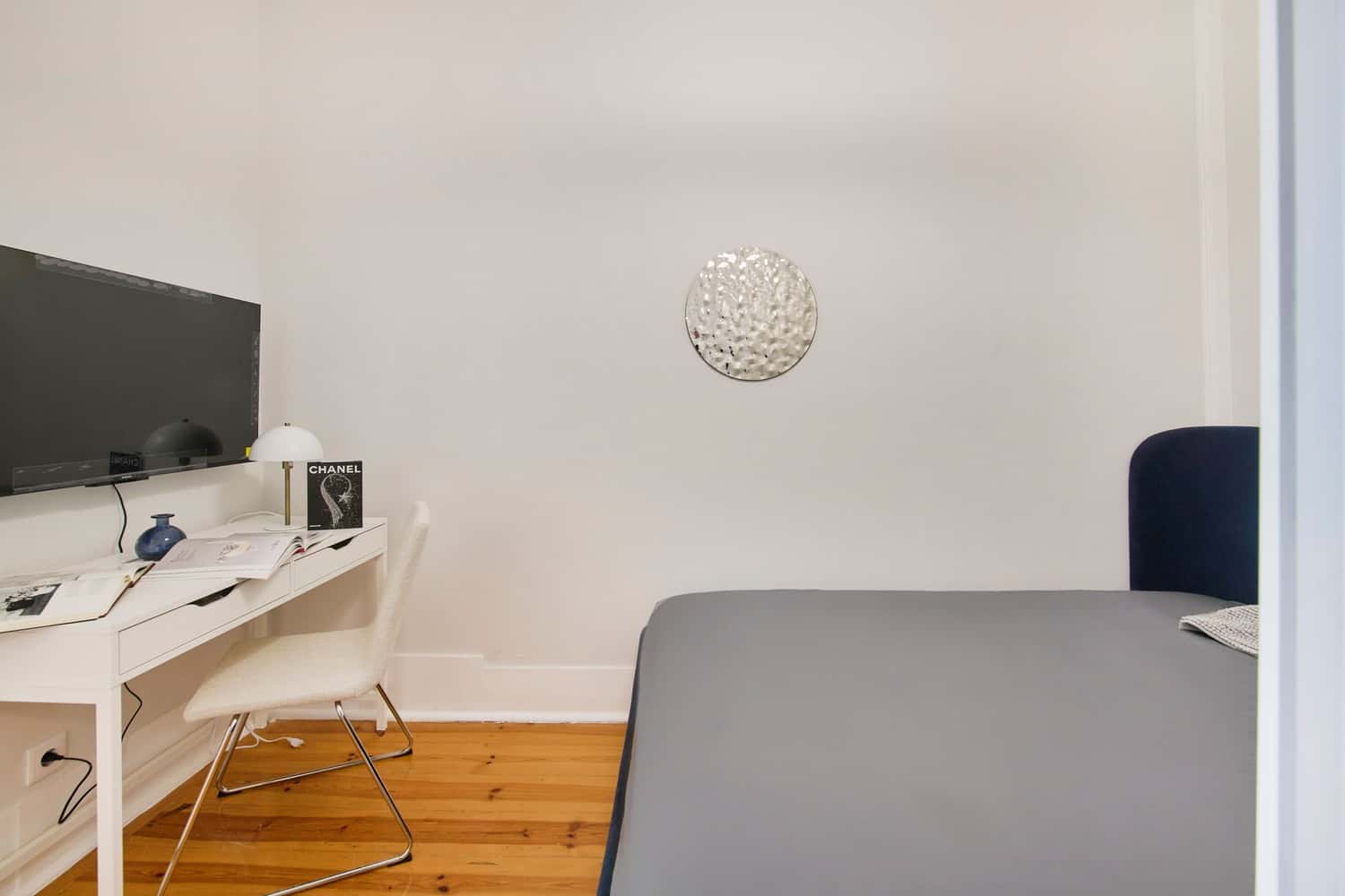 Room 7 - 96. Largo Vitorino Damasio 2 3E