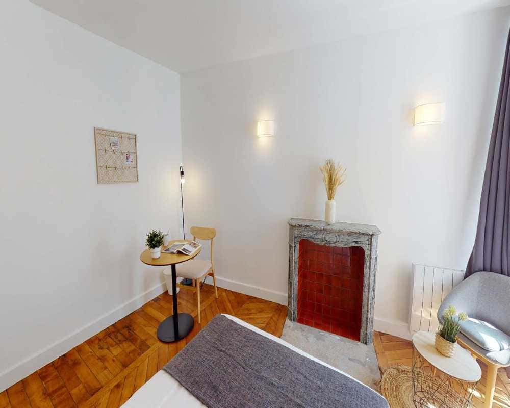 Chambre dans le Rue de Turin