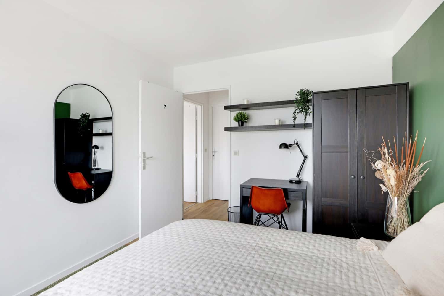 Move into this 10 m² bedroom