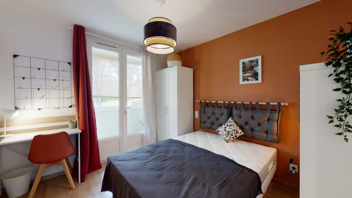 Listing photo thumbnail