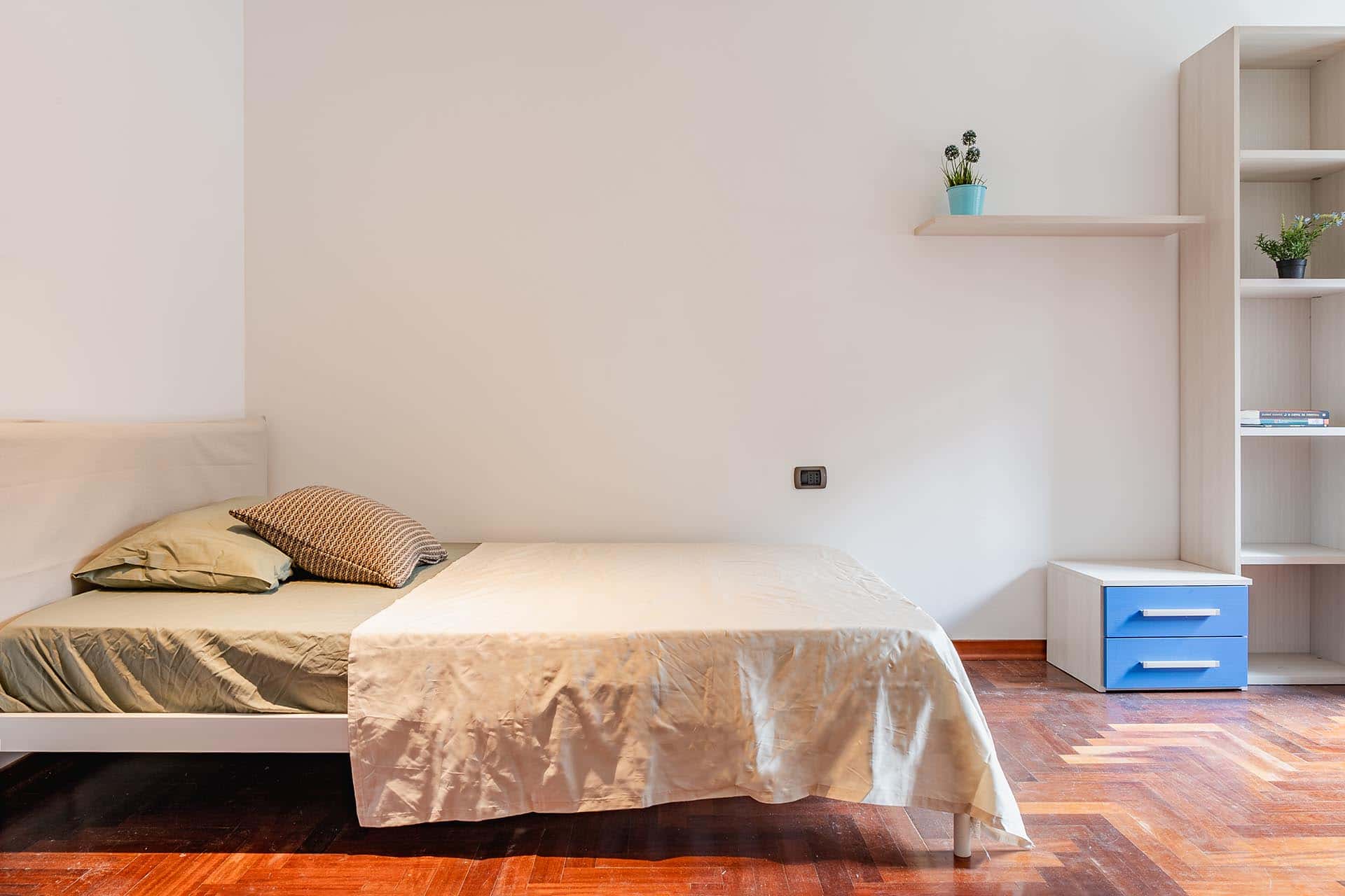 via sesto san giovanni 31  private room s2