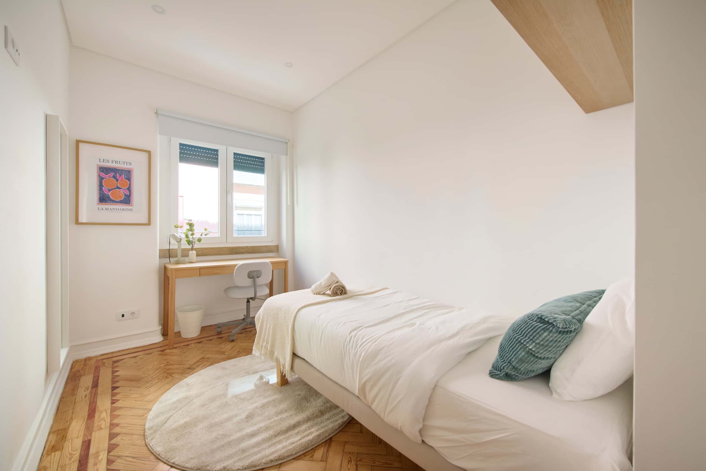 Room in a 4BDR apartment in Lisbon | Room 2