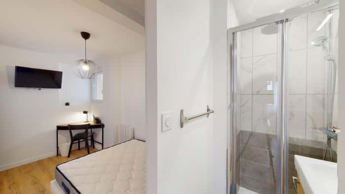 Listing photo thumbnail