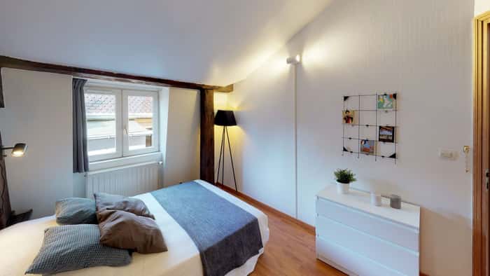 Listing photo thumbnail