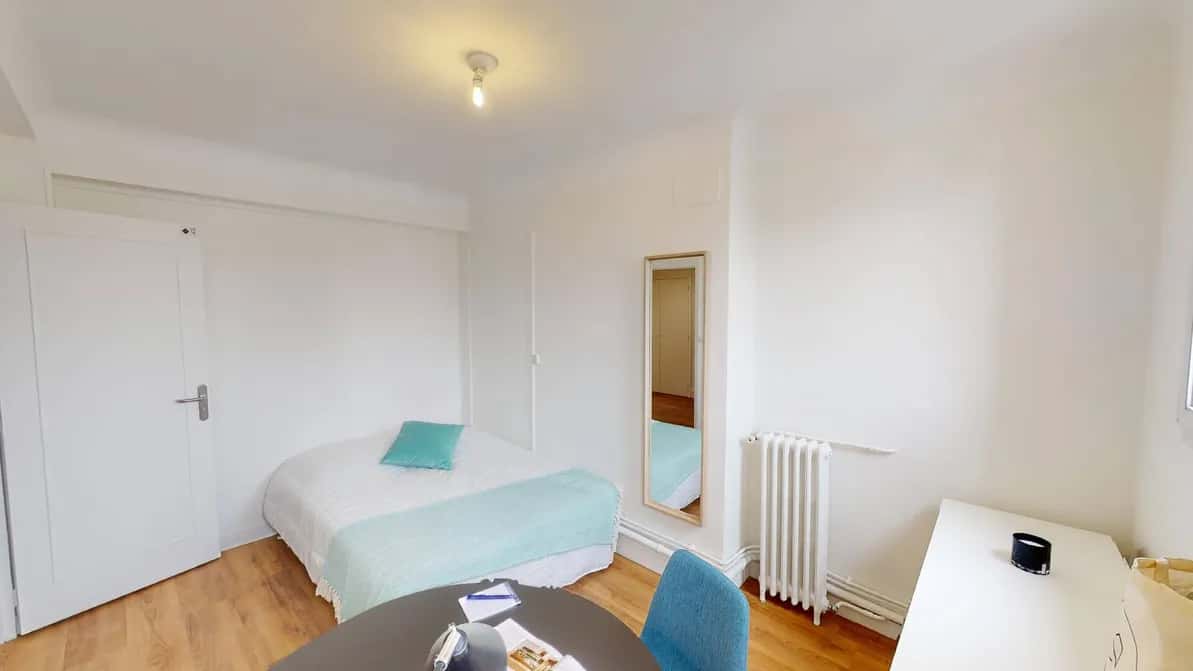 Quarto em Rue de Saussure, Paris para 90 m² com 4 quartos