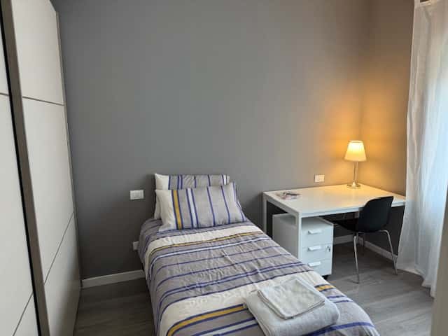 Room in Via delle Cave, Bergamo for 89 m² with 3 bedrooms