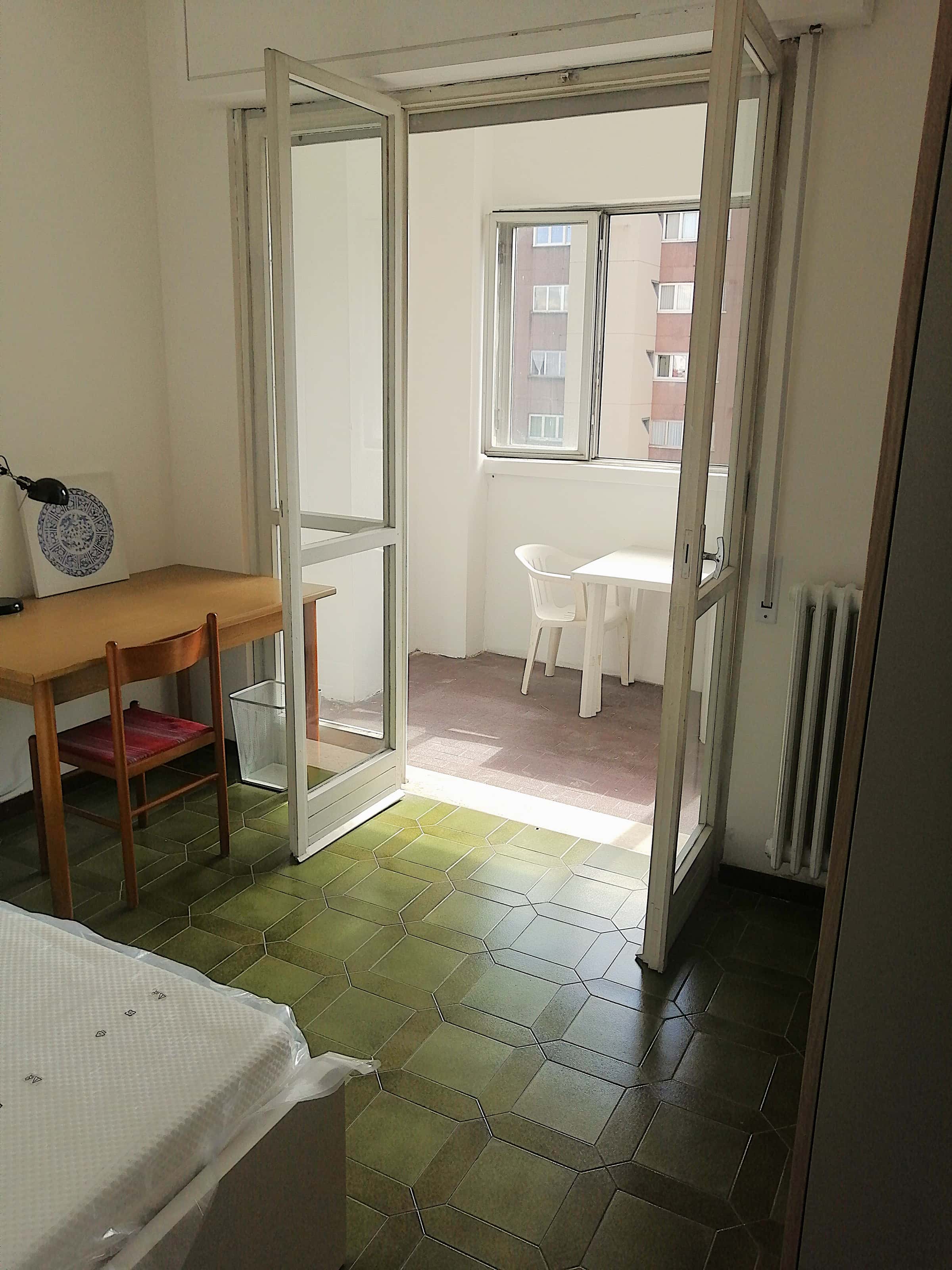 Room in Via Benjamin Constant, Milano for 150 m² with 6 bedrooms
