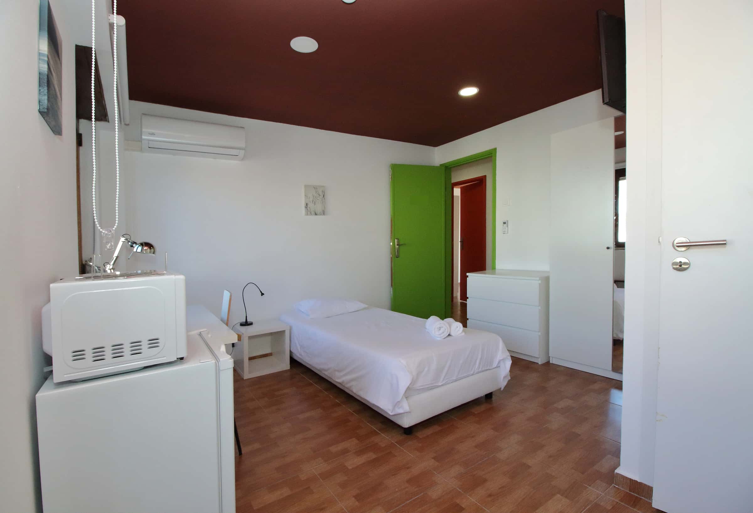 Room-Studio in Rua Ferreira Lapa, Lisbon (Students only)
