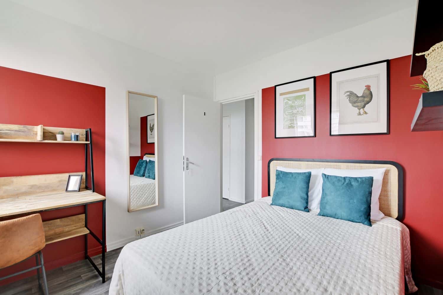 Move into this minimalist room of 10 m² for coliving rent near Paris