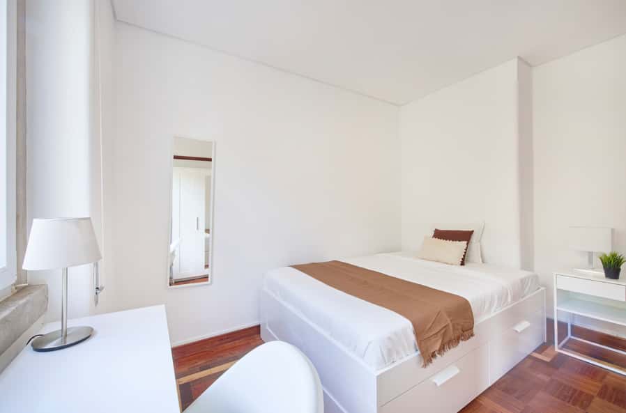 Bedroom in a 9-Bedroom Apartment in Rua Fialho de Almeida , Lisbon - Room 4