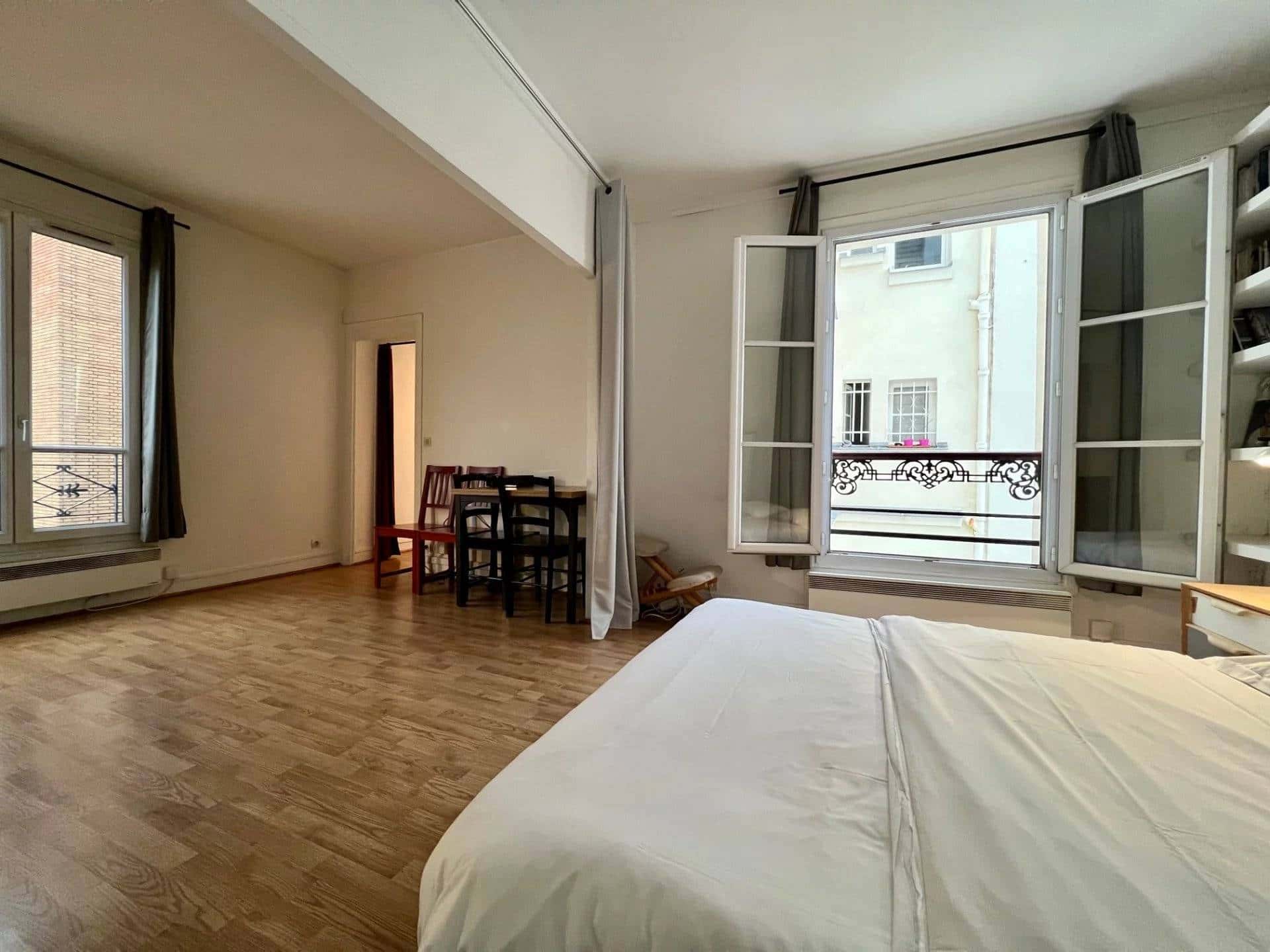 Grand studio Canal Saint-Martin