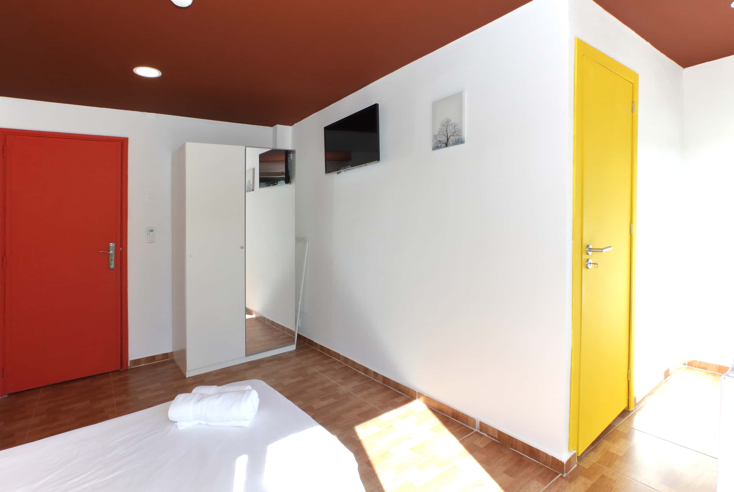 En-suite Room in Rua Ferreira Lapa, Lisbon (Students only)