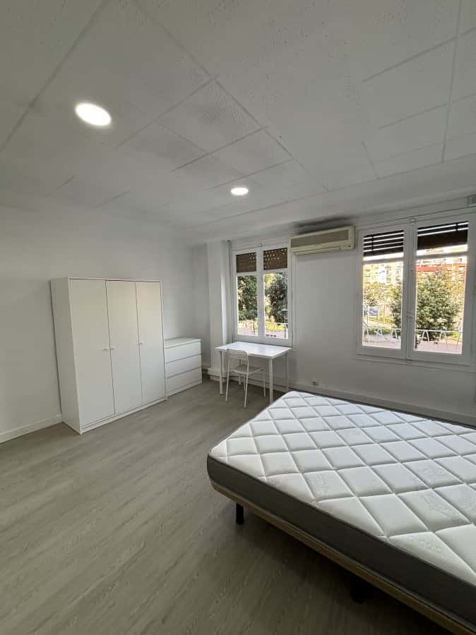 Habitación en piso en calle juan domine, Valencia