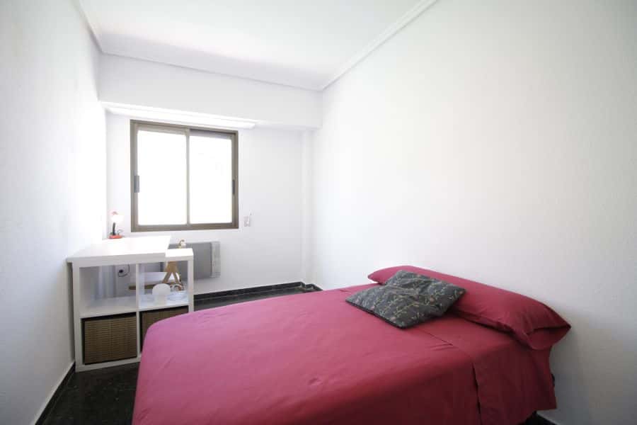 Habitación en piso de 4 habitaciones en Ciutat Vella