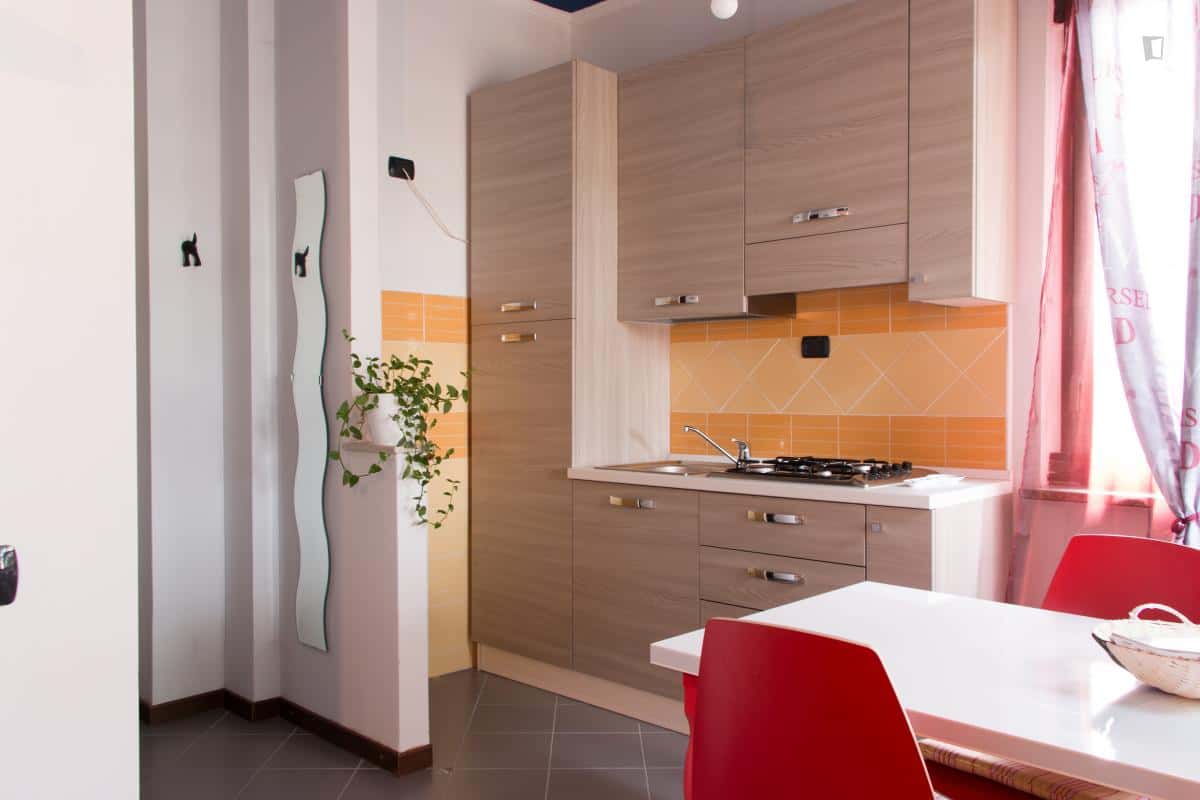 Appartamento in Via Porretta, Milano di 38 m²