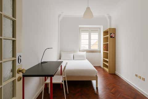 Quarto com cama de casal em apartamento com 7 quartos - FLAT I - I06